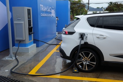 Vinfast và Petrolimex khai trương dịch vụ sạc xe điện tại hệ thống Petrolimex trên toàn quốc