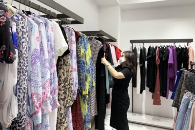 Tiết kiệm chi tiêu với hàng giảm giá