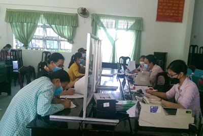 Giải ngân vốn cho người nghèo tái sản xuất