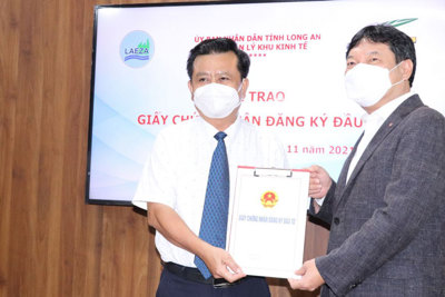 Doanh nghiệp tại KCN Phú An Thạnh triển khai dự án sau gần 1 tuần nhận giấy chứng nhận đầu tư