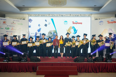 Tập đoàn Hưng Thịnh hỗ trợ trao học bổng cho các thủ khoa tiêu biểu khu vực phía Nam