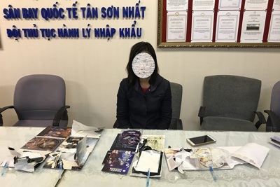 Bắt một phụ nữ với cáo buộc vận chuyển cocain trong hành lý xách tay