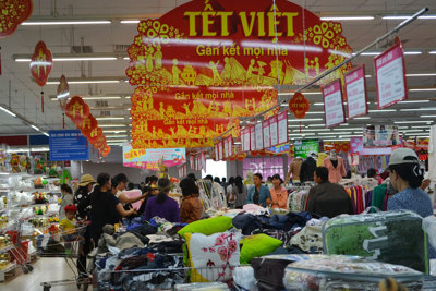 Thị trường rộn ràng hàng Tết