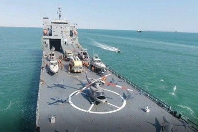  [Ảnh] Tên lửa Iran rơi cách tàu sân bay Mỹ 160km 