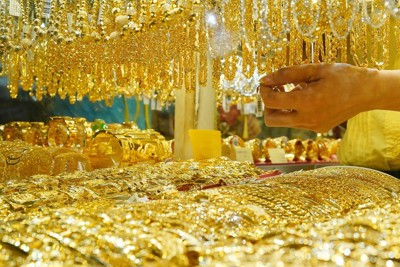 Giá vàng tăng nhẹ do nhu cầu bắt đáy giảm