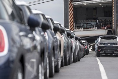 Doanh số bán ôtô mới ở Anh giảm khoảng 40% trong tháng 1