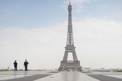 [Video] Paris không bóng người sau 14 ngày phong tỏa