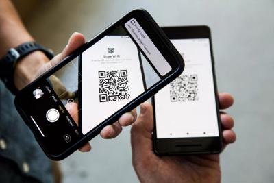[Video] Người dân Nga dùng mã QR trên điện thoại để khai báo y tế khi ra đường