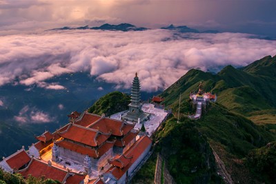 [Video] Thác mây đổ xuống núi rừng Sa Pa đẹp tựa tiên cảnh