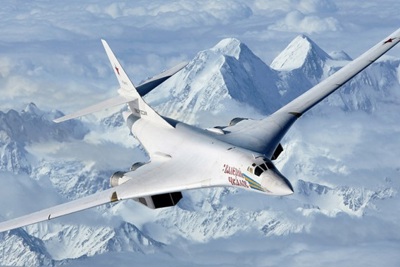 [Video] Tiêm kích 4 nước NATO vây quanh oanh tạc cơ Tu-160 Nga