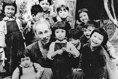 Tháng Năm nhớ Bác