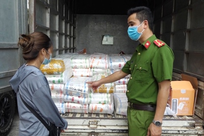 Thu giữ hơn 400 hộp trà sữa không rõ nguồn gốc