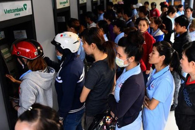 Phí rút tiền ATM, chuyển khoản các ngân hàng hiện nay ra sao?