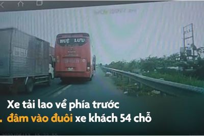 [Video] Ôtô dừng bắt khách giữa đường gây tai nạn liên hoàn