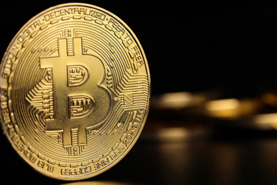 Bitcoin chạm mức 9.300 USD, cao nhất 13 tháng