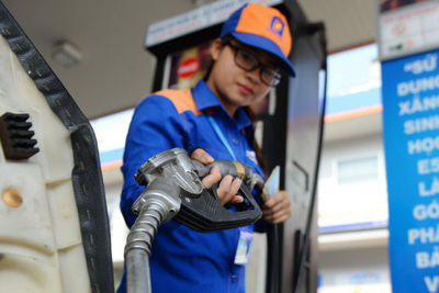[Infographics] Giá xăng giữ nguyên sau 4 kỳ tăng liên tiếp