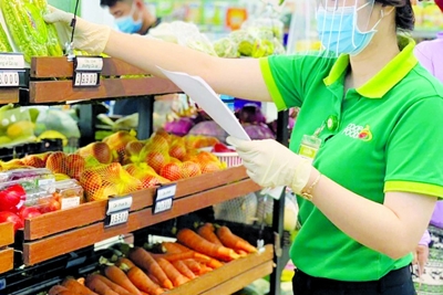 Mua sắm trong “bão” dịch: An toàn là trên hết