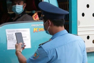  Nhiều lái xe vi phạm quy định phòng dịch khi chạy trên "luồng xanh"