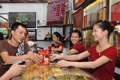  Giá vàng hôm nay 7/8: Vàng trong nước lao dốc phiên cuối tuần