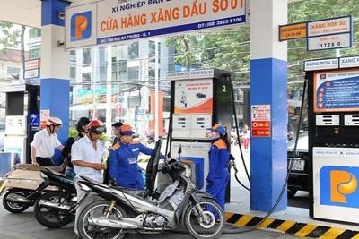 [Infographics] Giá xăng E5 RON 92 giữ nguyên 14.409 đồng/lít