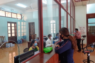 KBNN Phù Cát phòng chủ động chống dịch, đảm bảo an toàn cho khách hàng đến giao dịch