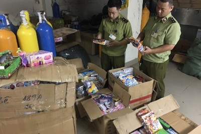 [Video] Phát hiện và thu giữ gần 4.500 sản phẩm đồ chơi nhập lậu