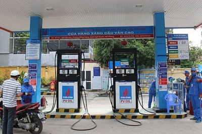 [Infographics] Giá xăng E5 RON 92 giảm 143 đồng mỗi lít