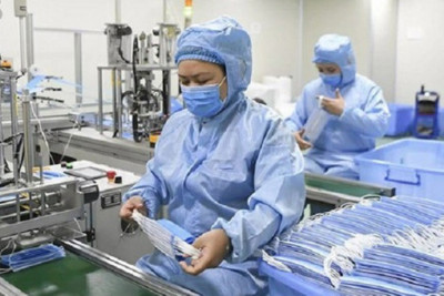 Xuất khẩu 135 triệu chiếc khẩu trang y tế trong tháng 8