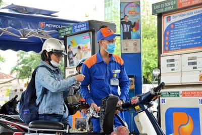  Giá xăng dầu tăng lên mức cao nhất 7 năm qua