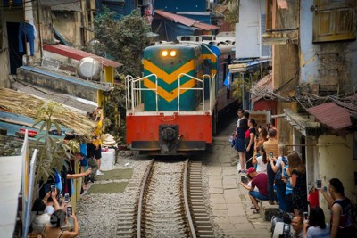 [Ảnh] Cận cảnh phố cà phê đường tàu trước thông tin sắp bị "khai tử"
