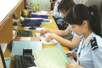 [Infographics] Thủ tục giám sát hải quan đối với hàng miễn thuế trên các chuyến bay quốc tế đi và đến Việt Nam ?