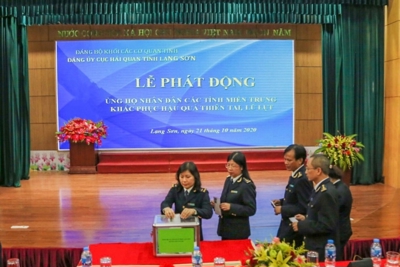 Cục Hải quan Lạng Sơn vận động, ủng hộ hỗ trợ người dân miền trung vượt qua lũ lụt