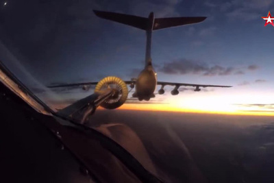 [Video] Cảnh tiếp nhiên liệu trên không ngoạn mục của Tu-160 lúc bình minh