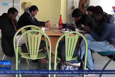 [Video] Cận cảnh cuộc sống chui lủi của những người tị nạn Pháp