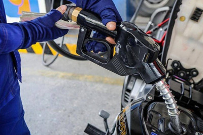  Giá xăng dầu bật tăng khi OPEC+ thận trọng tăng sản lượng