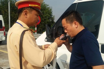 [Video] Xử lý nghiêm lái xe vi phạm nồng độ cồn trên cao tốc