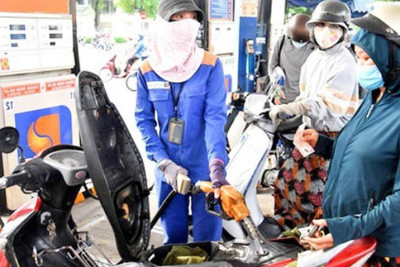 Giá xăng dầu tiếp tục giảm