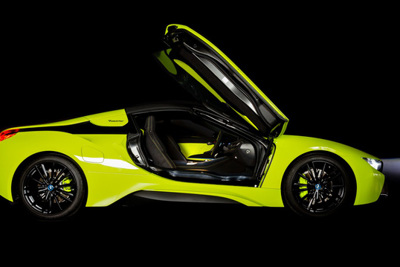 [Video] Cận cảnh chiếc BMW i8 Roadster màu xanh neon đặc biệt 