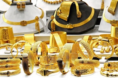 Giá vàng tăng nhẹ trong lúc đợi quyết định của Fed 