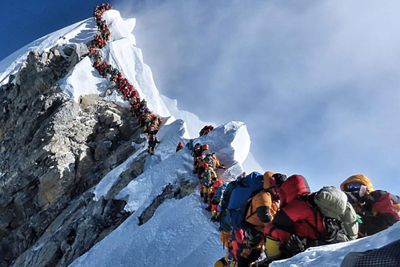 [Infographics] Năm 2019 chứng kiến kỷ lục chinh phục đỉnh Everest
