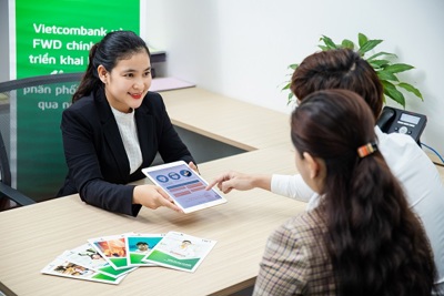 Vietcombank và FWD hợp tác độc quyền phân phối bảo hiểm qua ngân hàng