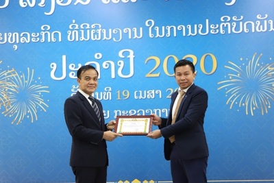 Vietcombank Lào được tặng Bằng khen thực hiện tốt nghĩa vụ thuế năm 2020