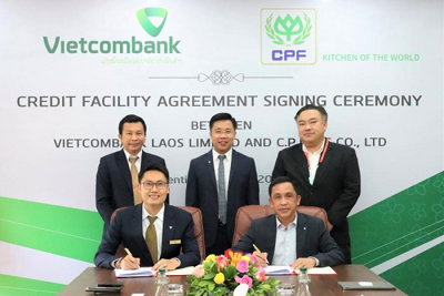 Vietcombank Lào ký hợp đồng tín dụng với Công ty C.P. LAOS