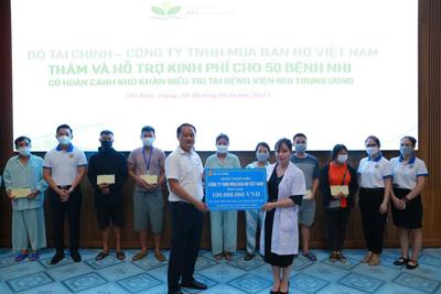 DATC trao tặng 100 triệu đồng hỗ trợ bệnh nhi khó khăn