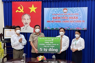 Vietcombank tài trợ 5 tỷ đồng cho công tác phòng, chống dịch COVID-19 tại Sóc Trăng