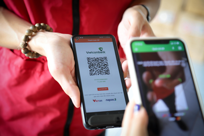 Vietcombank và J&T Express hợp tác ứng dụng QR  trong thanh toán đơn hàng