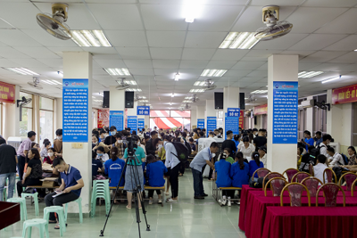 Rộn ràng không khí nhập học tại Trường Đại học Thái Bình