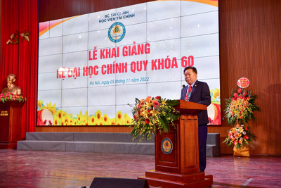 Vietcombank tặng học bổng trị giá 200 triệu đồng cho sinh viên Học viện Tài chính 