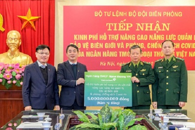 Vietcombank tặng 5 tỷ đồng hỗ trợ bảo vệ biên giới, phòng, chống dịch Covid-19