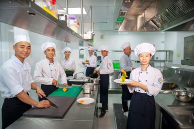 Phát triển giáo dục nghề nghiệp theo mô hình liên kết nhà trường - doanh nghiệp    